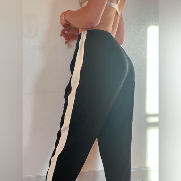 ARITZIA Babaton XS pants 🖤🤍 - Picture 4 of 5